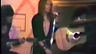 Guns N' Roses (before fame) live at a Bar - Don't cry- 1985 Los Angeles CA