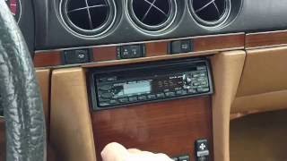 Lot 3   1982 Mercedes 380SL Radio Operating