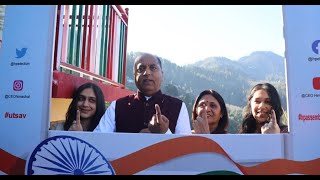 Himachal Elections 2022: CM Jai Ram Thakur offers prayers in Mandi, casts vote along with family