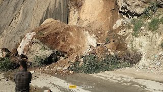 Ramban: Jammu –Srinagar Highway blocked due to Landslide At Ramsoo