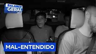 Mal-entendido: Menino salta de carro em movimento ao pensar que estava sendo sequestrado