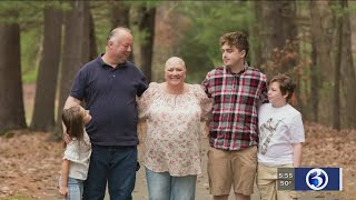 Surprise Squad: Family, friends help Simsbury woman battling cancer put up holiday decorations