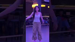 learn roller skating.Beautiful Chinese Girls #douyin #tiktok  #shorts #beauty #sexy #subscribe