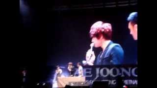 [Fancam] 121110 JaeJoong FanMeeting in Vietnam - answer fan's question and JJ's bags [P.3]