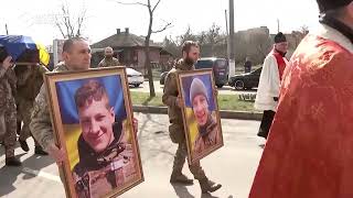В Украине похоронили братьев из России