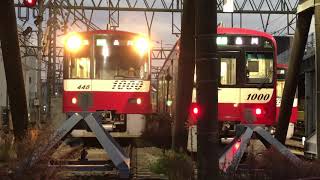 京急線金沢文庫駅手前の車止めへと走行中の、9A快特品川行き1000形448〜445編成！17Dエアポート急行羽田空港行き1000形432〜429、404〜401編成が走行中！