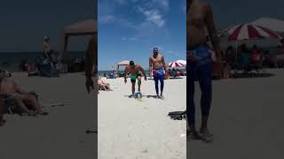 En la playa con el compadre 🔥🔥 #fypシ #playa #gym #model #beisbol #alofoke #viral