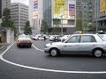 博多駅タクシー乗り場の風景541　雨の中交通整理ご苦労さん