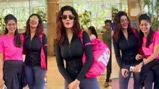 BB17 Beauty Soniya Bansal Spotted Outside Gym Andheri with sister