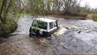 Lifted Toyota Land Cruiser 70 going into wild river crossing!