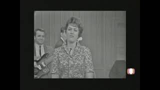 Patsy Cline - "Leaving On Your Mind" (Live 1963)
