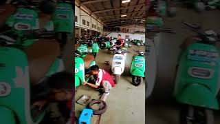 Gudang penyewaan motor listrik Grab