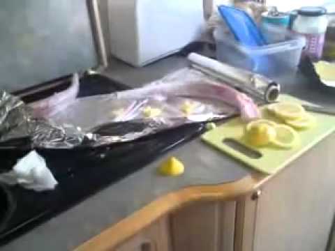 What does lemon juice do for fish?
