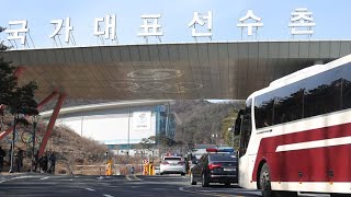 북한 선수단 선발대 방남…강릉 선수촌 점검나서 / 연합뉴스TV (YonhapnewsTV)