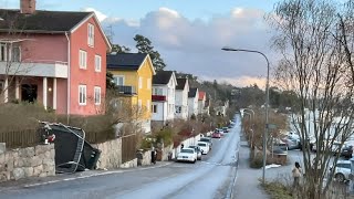 Stockholm Walks: Nockeby. Relaxing walk in wealthy suburb by the water.