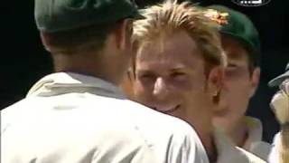 WORST UMPIRING LBW DECISION OF ALL TIME    SHANE WARNE vs BILLY BOWDEN....... - YouTube.flv