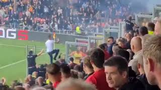 Go Ahead Eagles - PEC Zwolle - Supporters gooien Rookbom en Vuurwerk in Uitvak 19-09-2021