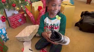 Open gifts with Brielle \u0026 Aliyah 🎄❤️ #vlogmas #christmas #labkidz