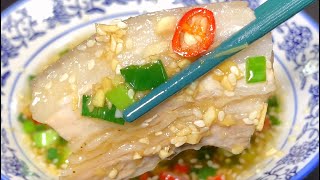 The executive chef teaches you to steam the pork belly in a pot, and it will become a delicacy