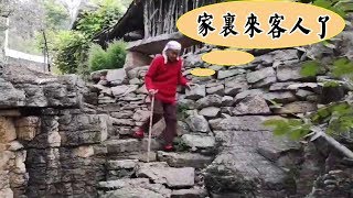 94歲老太太聽說家裡來了很多客人，到家後並沒有高興！【盧保貴視覺影像】