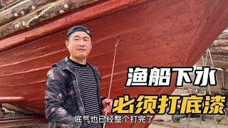 渔民的一条渔船造价十万左右，每年的维修保养费用高达两万元