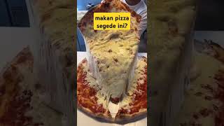 Pizza yang Sangat Berkeju, Berani Makan?