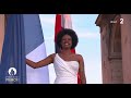 Axelle Saint-Cirel chante la Marseillaise au pied de l’Arc de Triomphe pour la parade JO Paris 2024