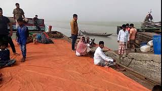 কুতুবদিয়া বড়ঘোপ ঘাট থেকে ট্রলারে চট্টগ্রাম যাত্রা