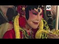 hundreds queue at hong kong’s taoist wong tai sin temple to make wishes for lunar new year