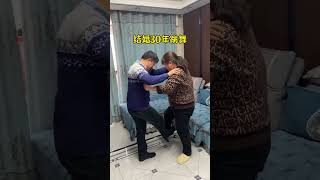 公公婆婆也学小两口秀恩爱，结婚30年跳舞，又擦出了爱情的火花了#跳舞 #搞笑