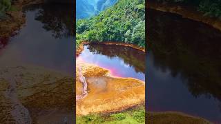 贵州大山深处竟发现一处神秘水潭，一座山顶上的水潭里汇满了红色的水？有谁知道这到底是怎么形成的吗？ #貴州 #travel