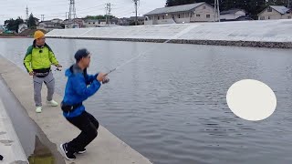 天ぷらの食材を求めて川にやってきた