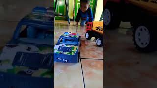 #abyan #play #toy #car #hit #truck #mobil #tentara #tabrakan dengan #truk