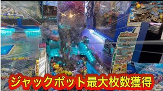 【まるで滝】ジャックポット引き当てました!!!　メダルでパンパンになったｗ