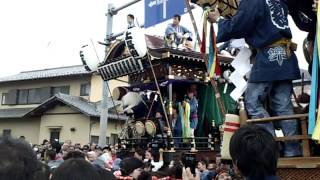 ２０１３年　調布大祭　山車での囃子の競り合い♪。