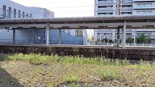 特急サンダーバード 西金沢駅 通過