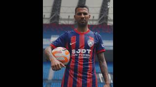 𝐓𝐇𝐄 𝐖𝐀𝐈𝐓 𝐈𝐒 𝐎𝐕𝐄𝐑!⏳🔴🔵Jonathan Viera is here! Welcome to Johor Darul Ta'zim FC!