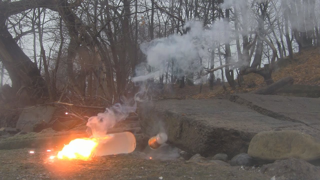 AA Lithium Metal Battery + Water = Explosion - YouTube