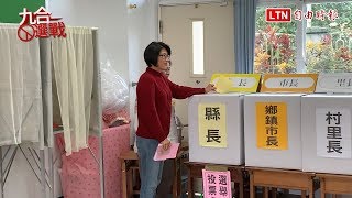 黃健庭、饒慶鈴投票 希望選出顧經濟的好縣長