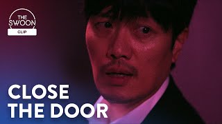 Park Hee-soon takes on thugs and saves Jung Woo’s daughter | A Model Family Ep 5 [ENG SUB]