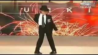 Michael Jackson: Funny young boy dancing to Michael Jackson song LIVE on stage
