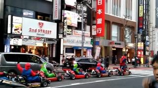 マリオカート軍団＆ランボルギーニが遭遇！？渋谷ハロウィン 2016