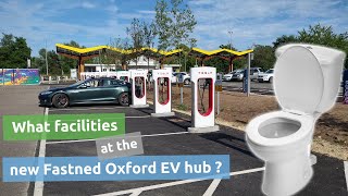 What facilities at the new Fastned Oxford EV charging hub?