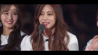 《MAMA》TWICE再夺年度歌曲大奖 ‘Signal’一曲夺得最佳女团舞蹈及年度歌曲奖。