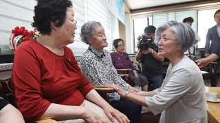 [단독] 강경화, 위안부 피해자 찾아 \