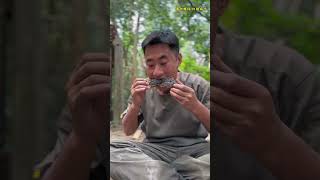 【Outdoor Mingze】這石斑還挺嫩，味道還挺鮮的#food #outdoor #户外 #funny #绝地求生 #shorts