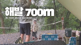 삼시세끼 해결이 가능한 해발 700m의 캠핑장에서 갓 튀긴 치킨을 먹고 노천온천과 우중차박