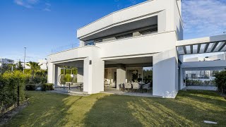 1.995.000€ Gated Community Villa Marbella East DV3003