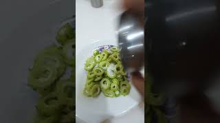 #कारले कडू होऊनये यासाठी ही पद्धत करून बघा#shorts #shorts_video #trendings #viral_video #cookingtips