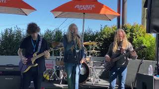 Phoebe Jay Band at the 2022 ANBC Gladstone Busking Championships